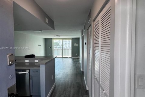 Condominio en alquiler en North Miami Beach, Florida, 1 dormitorio, 77.76 m2 № 2080038 - foto 5