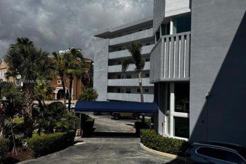 Condominio en alquiler en North Miami Beach, Florida, 1 dormitorio, 77.76 m2 № 2080038 - foto 24