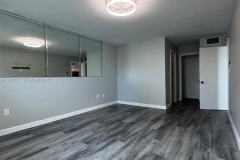 Condominio en alquiler en North Miami Beach, Florida, 1 dormitorio, 77.76 m2 № 2080038 - foto 16