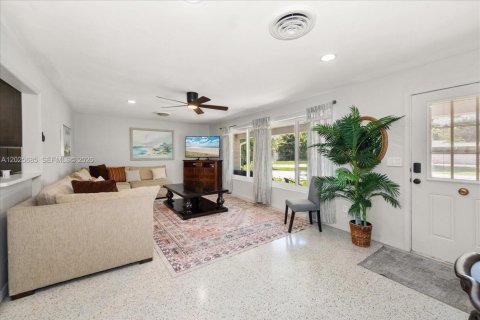 Villa ou maison à vendre à Fort Myers, Floride: 3 chambres № 2085367 - photo 11
