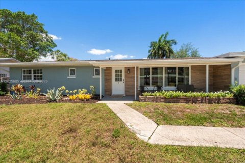 Villa ou maison à vendre à Fort Myers, Floride: 3 chambres № 2085367 - photo 2