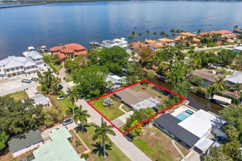 Villa ou maison à Fort Myers, Floride 3 chambres № 2085367