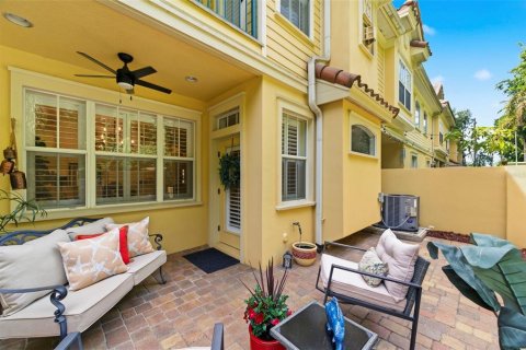 Townhouse in Palm Harbor, Florida 3 bedrooms, 175.68 sq.m. № 2100736 - photo 22