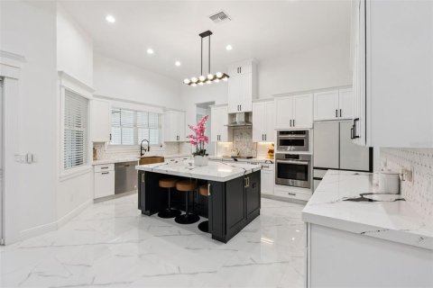 House in Groveland, Florida 4 bedrooms, 273.97 sq.m. № 2222723 - photo 10