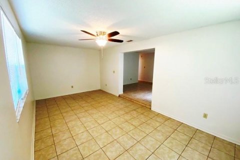House in Winter Springs, Florida 3 bedrooms, 127.09 sq.m. № 2204682 - photo 6