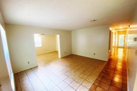 House in Winter Springs, Florida 3 bedrooms, 127.09 sq.m. № 2204682 - photo 2
