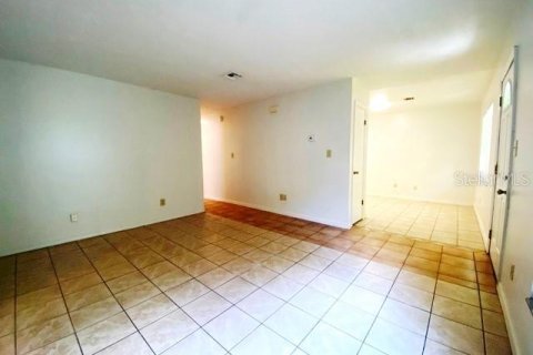 House in Winter Springs, Florida 3 bedrooms, 127.09 sq.m. № 2204682 - photo 3