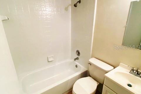 House in Winter Springs, Florida 3 bedrooms, 127.09 sq.m. № 2204682 - photo 12