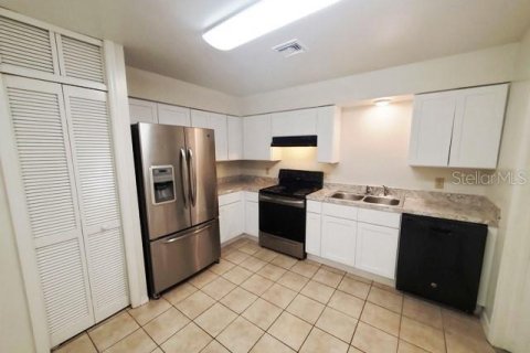House in Winter Springs, Florida 3 bedrooms, 127.09 sq.m. № 2204682 - photo 7