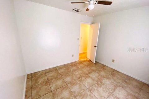 House in Winter Springs, Florida 3 bedrooms, 127.09 sq.m. № 2204682 - photo 11