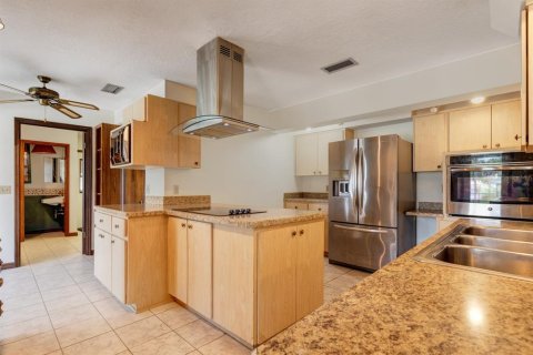 House in Fruitland Park, Florida 3 bedrooms, 281.87 sq.m. № 1669827 - photo 11