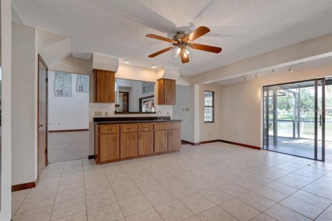 House in Fruitland Park, Florida 3 bedrooms, 281.87 sq.m. № 1669827 - photo 9