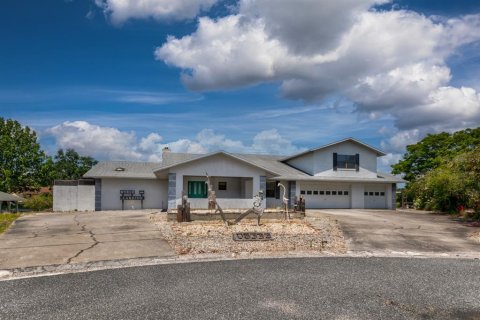House in Fruitland Park, Florida 3 bedrooms, 281.87 sq.m. № 1669827 - photo 2