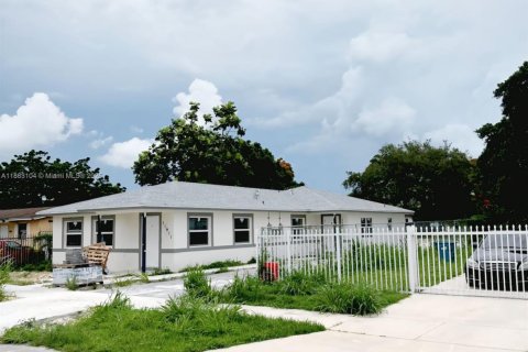 Propiedad comercial en venta en Miami, Florida, 188.5 m2 № 1924220 - foto 1