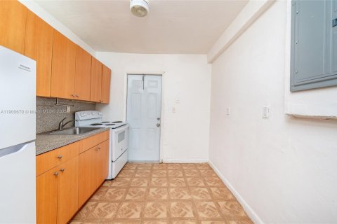 Apartamento en alquiler en Miami, Florida, 2 dormitorios, 247.49 m2 № 1951997 - foto 9