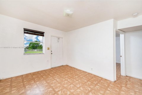 Apartamento en alquiler en Miami, Florida, 2 dormitorios, 247.49 m2 № 1951997 - foto 14