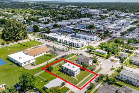 Apartamento en alquiler en Miami, Florida, 2 dormitorios, 247.49 m2 № 1951997 - foto 24