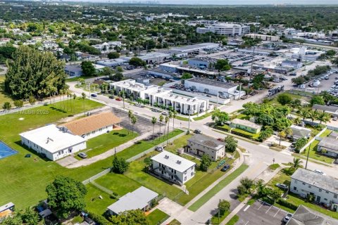 Apartamento en alquiler en Miami, Florida, 2 dormitorios, 247.49 m2 № 1951997 - foto 26