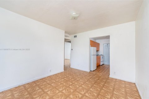 Apartamento en alquiler en Miami, Florida, 2 dormitorios, 247.49 m2 № 1951997 - foto 12