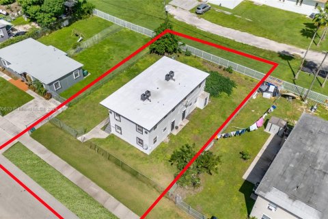 Apartamento en alquiler en Miami, Florida, 2 dormitorios, 247.49 m2 № 1951997 - foto 18