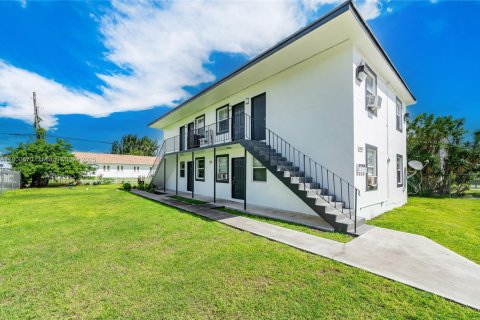 Apartamento en alquiler en Miami, Florida, 2 dormitorios, 247.49 m2 № 1951997 - foto 2