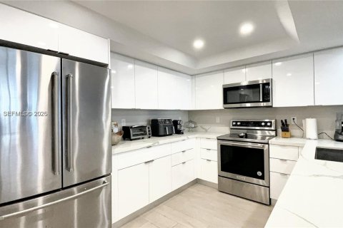 Купить кондоминиум в Майами, Флорида 2 спальни, 136.01м2, № 2020729 - фото 11