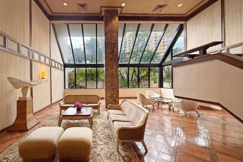 Condo in Miami, Florida, 2 bedrooms  № 2020729 - photo 28