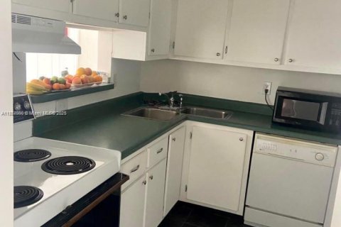 Condominio en alquiler en Fort Lauderdale, Florida, 1 dormitorio, 71.53 m2 № 1896060 - foto 4