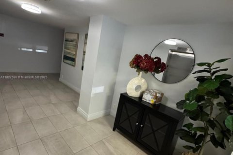 Condominio en alquiler en Fort Lauderdale, Florida, 1 dormitorio, 71.53 m2 № 1896060 - foto 17