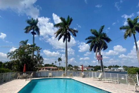 Condominio en alquiler en Fort Lauderdale, Florida, 1 dormitorio, 71.53 m2 № 1896060 - foto 24