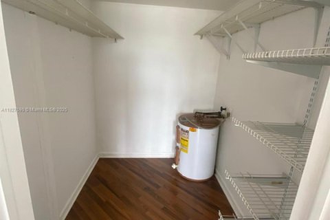 Condominio en alquiler en Fort Lauderdale, Florida, 1 dormitorio, 71.53 m2 № 1896060 - foto 23