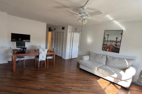 Condominio en alquiler en Fort Lauderdale, Florida, 1 dormitorio, 71.53 m2 № 1896060 - foto 21