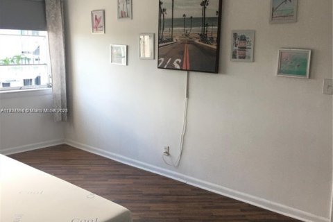Condominio en alquiler en Fort Lauderdale, Florida, 1 dormitorio, 71.53 m2 № 1896060 - foto 10