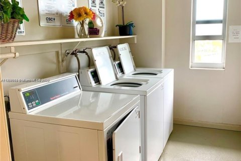 Condominio en alquiler en Fort Lauderdale, Florida, 1 dormitorio, 71.53 m2 № 1896060 - foto 13