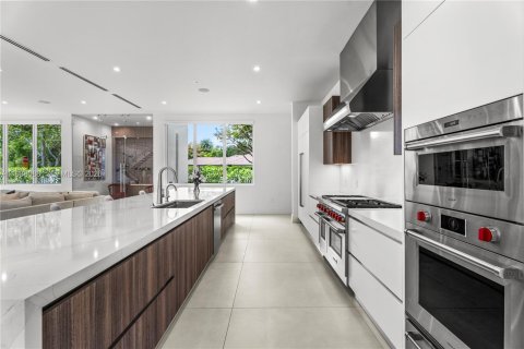 House in Pinecrest, Florida 6 bedrooms, 693.98 sq.m. № 2179967 - photo 7
