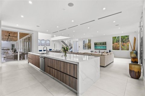 House in Pinecrest, Florida 6 bedrooms, 693.98 sq.m. № 2179967 - photo 9