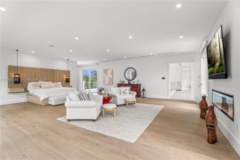House in Pinecrest, Florida 6 bedrooms, 693.98 sq.m. № 2179967 - photo 30