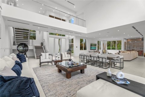 House in Pinecrest, Florida 6 bedrooms, 693.98 sq.m. № 2179967 - photo 13