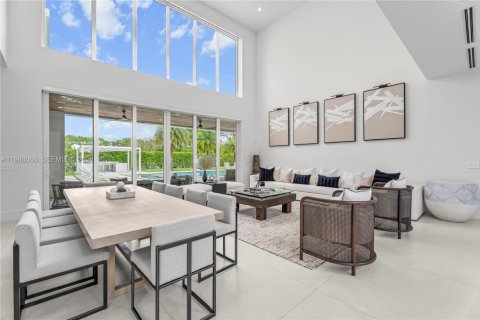 House in Pinecrest, Florida 6 bedrooms, 693.98 sq.m. № 2179967 - photo 2