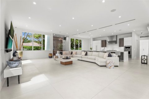 House in Pinecrest, Florida 6 bedrooms, 693.98 sq.m. № 2179967 - photo 4