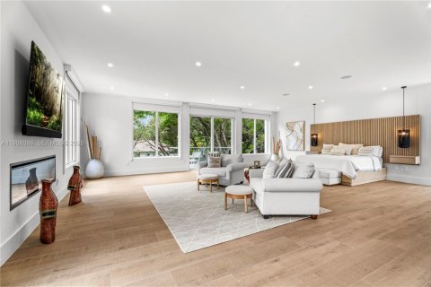 House in Pinecrest, Florida 6 bedrooms, 693.98 sq.m. № 2179967 - photo 27