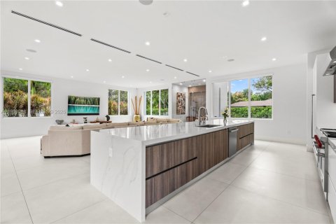 House in Pinecrest, Florida 6 bedrooms, 693.98 sq.m. № 2179967 - photo 6