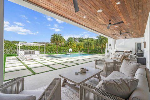 House in Pinecrest, Florida 6 bedrooms, 693.98 sq.m. № 2179967 - photo 3