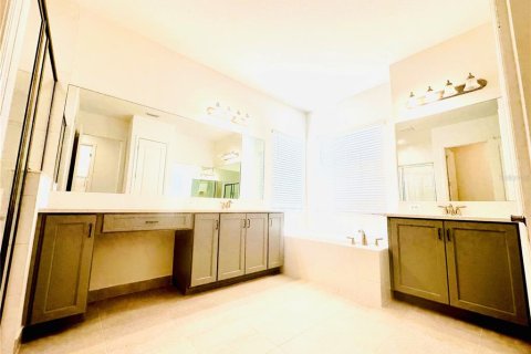Casa en venta en Wesley Chapel, Florida, 3 dormitorios, 259.75 m2 № 1526410 - foto 9