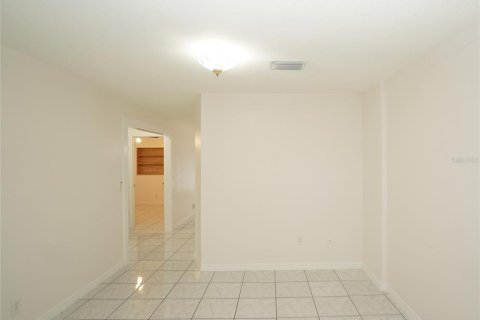 Villa ou maison à louer à Tampa, Floride: 4 chambres, 142.23 m2 № 1919738 - photo 2