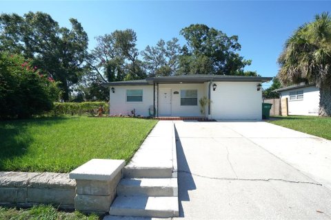 Villa ou maison à louer à Tampa, Floride: 4 chambres, 142.23 m2 № 1919738 - photo 1