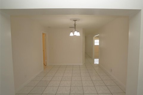 Villa ou maison à louer à Tampa, Floride: 4 chambres, 142.23 m2 № 1919738 - photo 8