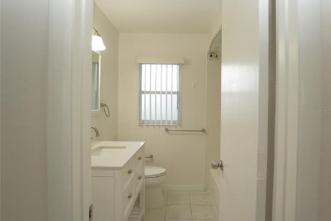 Villa ou maison à louer à Tampa, Floride: 4 chambres, 142.23 m2 № 1919738 - photo 5
