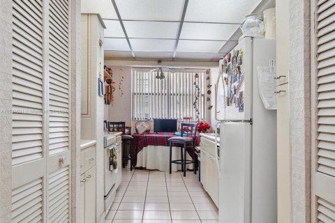 Купить кондоминиум в Санни-Айлс-Бич, Флорида 3 спальни, 164.9м2, № 2054791 - фото 7