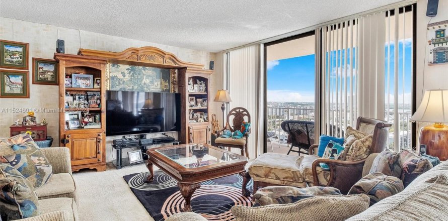 Кондоминиум с 3 спальнями в Санни-Айлс-Бич, Флорида № 2054791